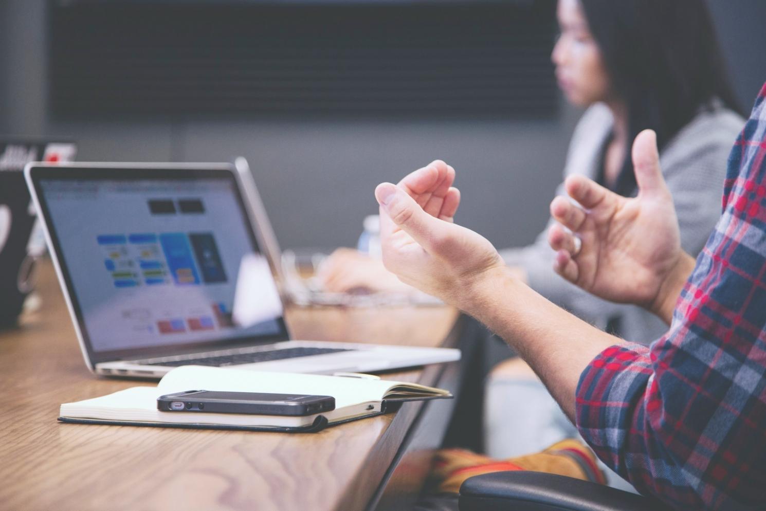 Sistema di monitoraggio con dashboard interattive e metriche real-time
